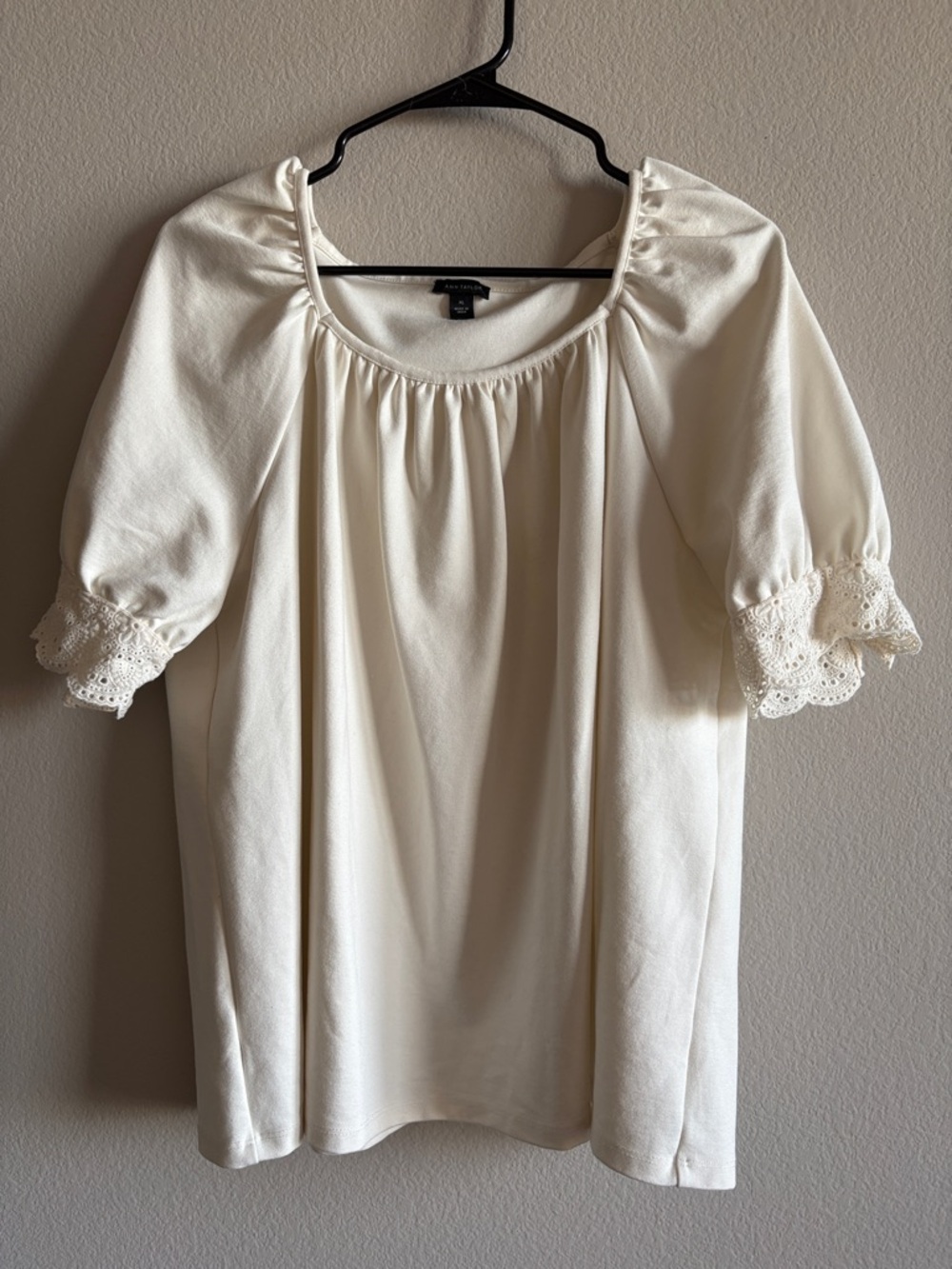 Ann Taylor Cream Peasant Top Blouse Eyelet Sleeve Trim Relaxed Fit Size XL